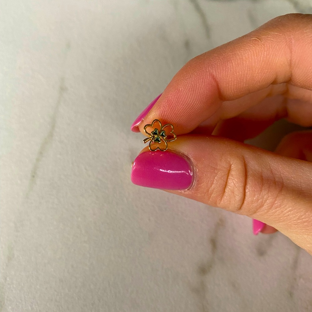 Emerald and gold 3 leaf clover stud earrings.